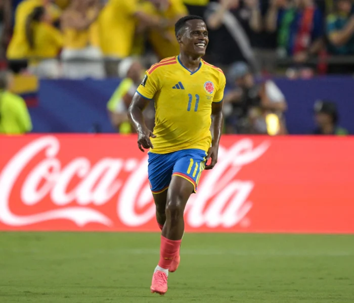 Colômbia vence Gana com gol de Jhon Arias