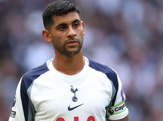Cristian Romero jogando pelo Tottenham