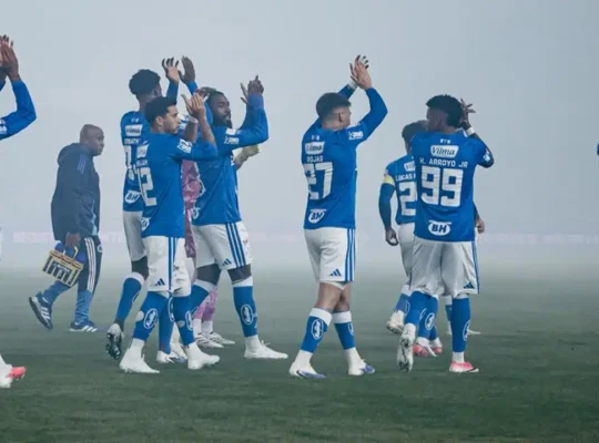 Cruzeiro vence o Coritiba no Couto Pereira