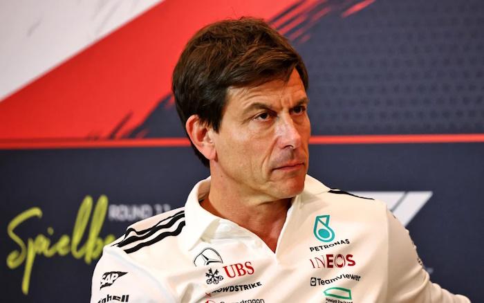 Toto Wolff freia euforia após vitória da McLaren e alerta sobre equilíbrio da Fórmula 1 em 2026