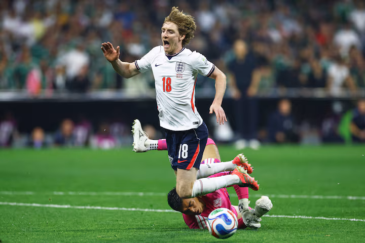 Inglaterra, Anthony Gordon. Foto: Daniel Becerril/Reuters