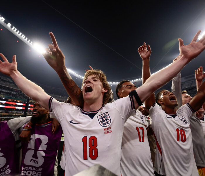 Anthony Gordon, México x Inglaterra. Foto: Reprodução/La Tribuna.com