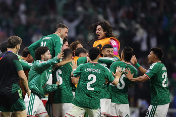 México vence Equador - estádio Azteca