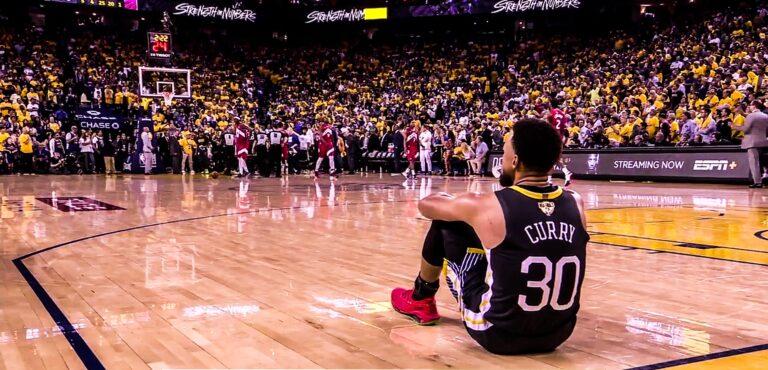 Stephen Curry nos Raptors? Entenda por que a ideia faz sentido