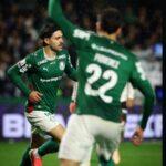 Palmeiras goleia o Vitória na Bahia em jogo polêmico