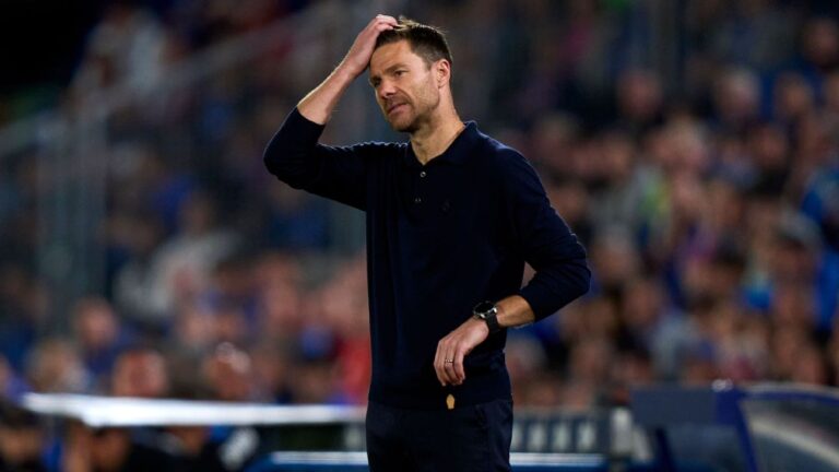 Xabi Alonso chama Chelsea de “frágil” e alerta para erros defensivos; veja