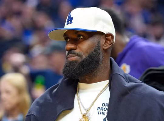 Onde LeBron James vai jogar? Todos os indícios sobre o futuro do astro