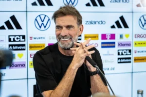 Jürgen Klopp é apresentado na seleção alemã e anuncia novo ciclo: “É um recomeço”
