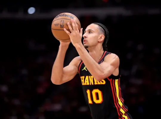 Hawks trocam Risacher.