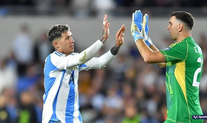 Dibu Martínez e Enzo Fernández são jogadores da Argentina