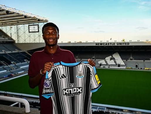 Aladji Bamba é o novo jogador do Newcastle