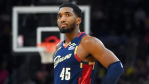 Cavaliers renovam com Mitchell.