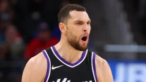LaVine fica.