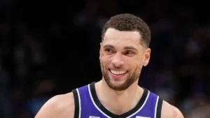 LaVine fica.