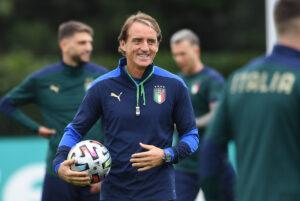 Roberto Mancini inicia novo ciclo na Itália apostando em base consolidada, jovens talentos e identidade tática conhecida