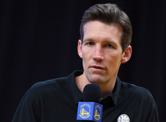 O que os Warriors devem fazer após perderem LeBron James?