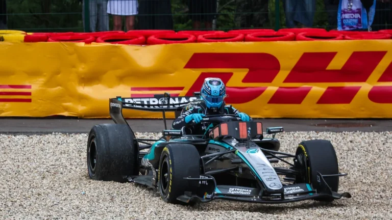George Russell tem 1º semestre marcado por azar e falhas técnicas da Fórmula 1