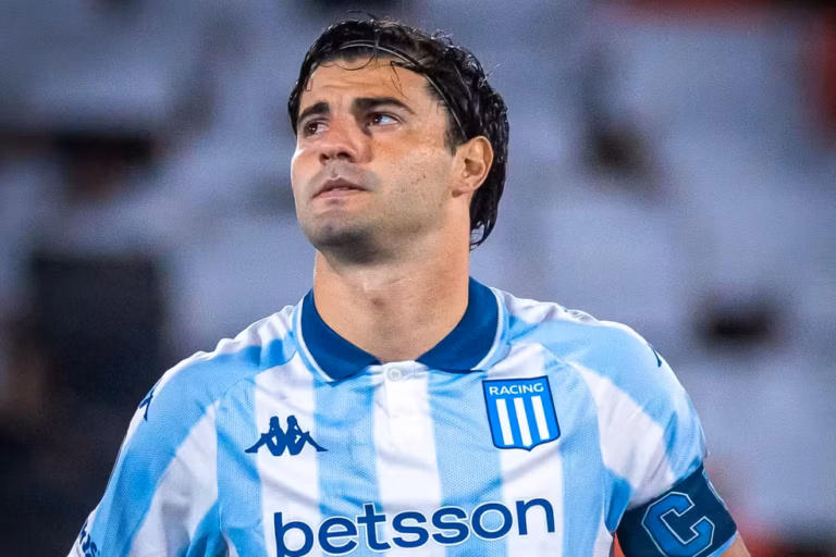 Vasco avança por Sosa, do Racing; Conheça o meio-campista que pode mudar o cruz-maltino