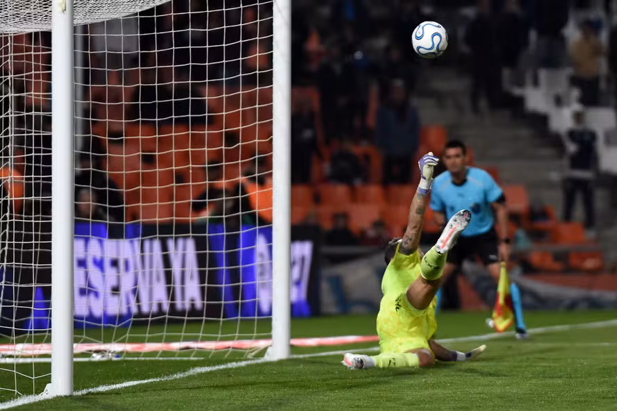 Fábio, Independiente Rivadavia x Fluminense, Libertadores. Foto:  Andres Larrovere/AFP.