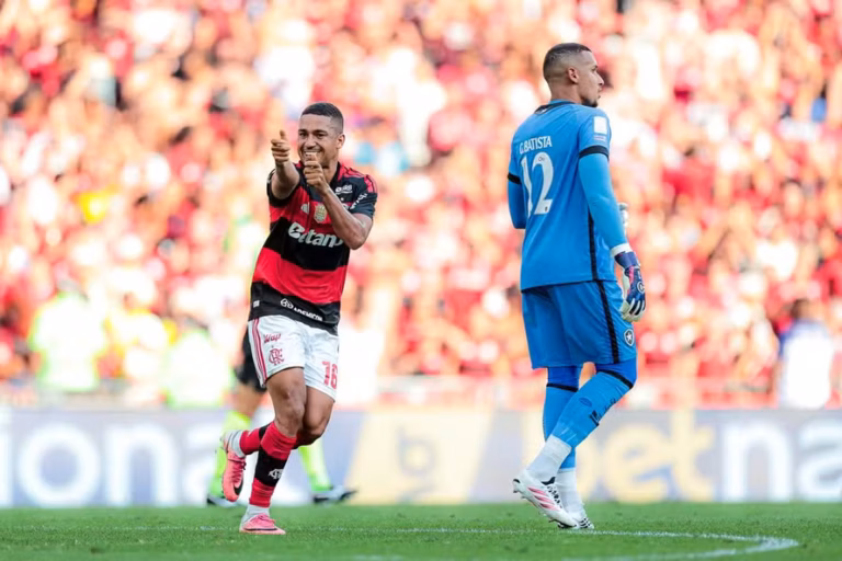 Flamengo domina e tem futebol envolvente, mas até onde fragilidade do Botafogo influenciou nisso?
