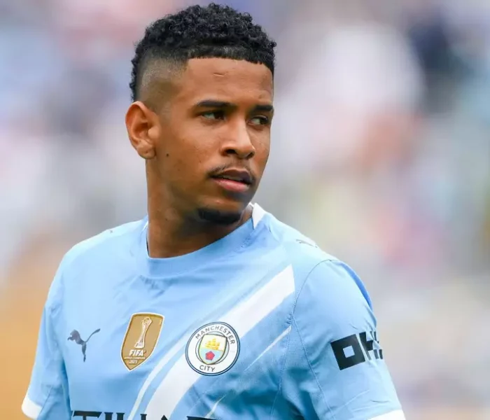 Savinho jogando pelo Manchester City
