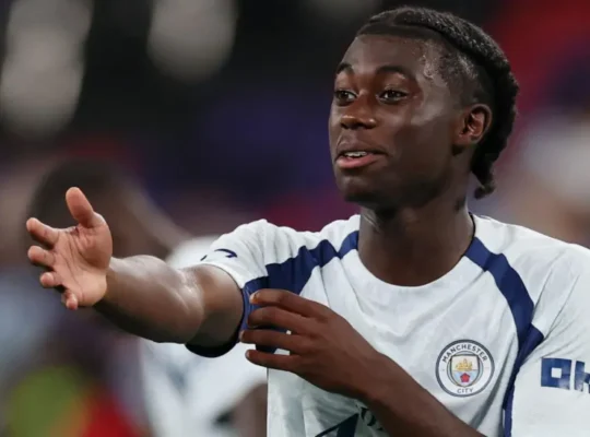 Jeremy Monga na estreia pelo Manchester City