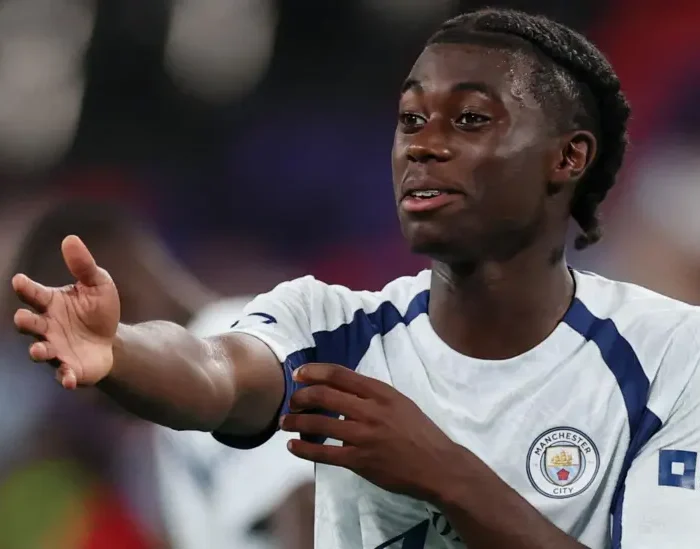 Jeremy Monga na estreia pelo Manchester City