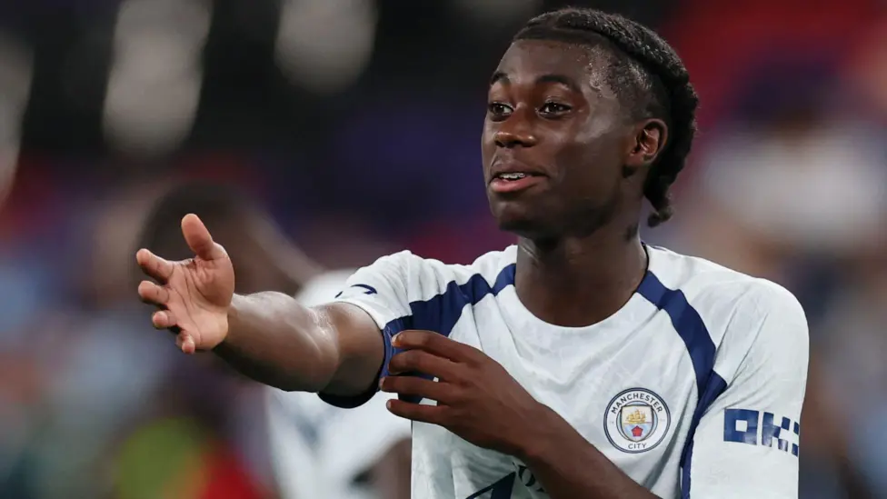 Jeremy Monga na estreia pelo Manchester City