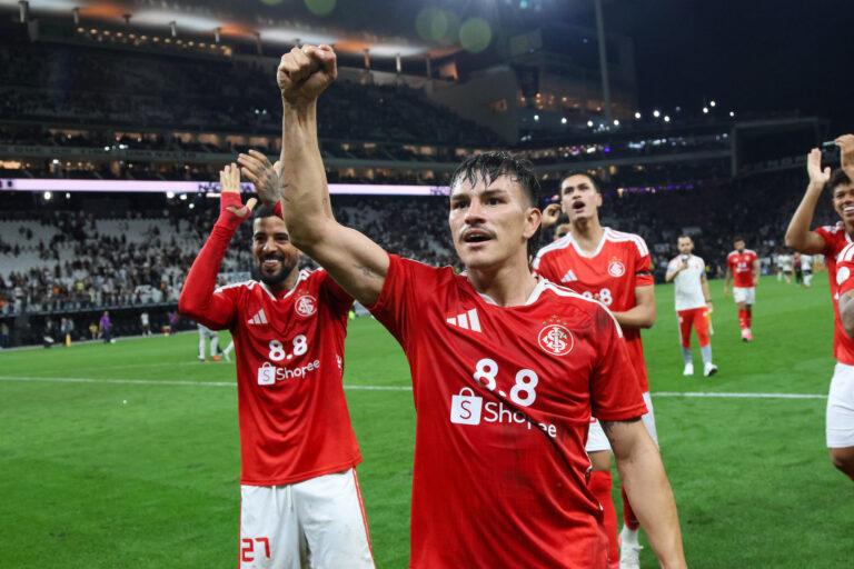 Inter aproveita erros do Corinthians para avançar na Copa do Brasil, mas precisa mostrar mais se quiser o título
