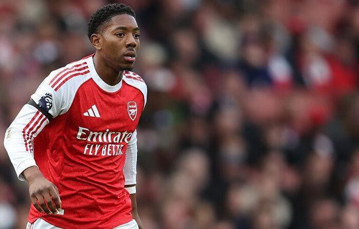 Lewis-Skelly jogando pelo Arsenal