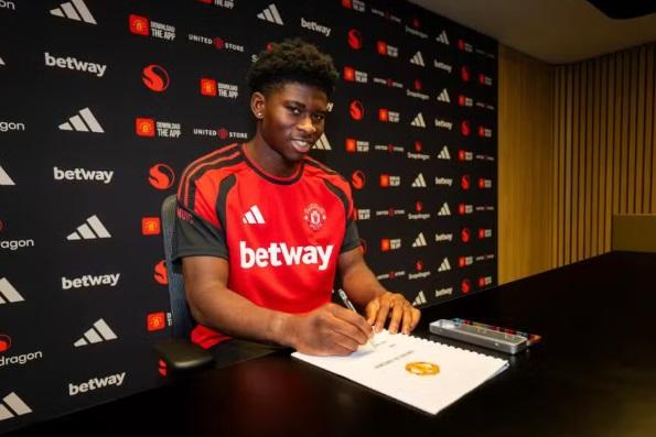 Carlos Baleba é o novo reforço do Manchester United