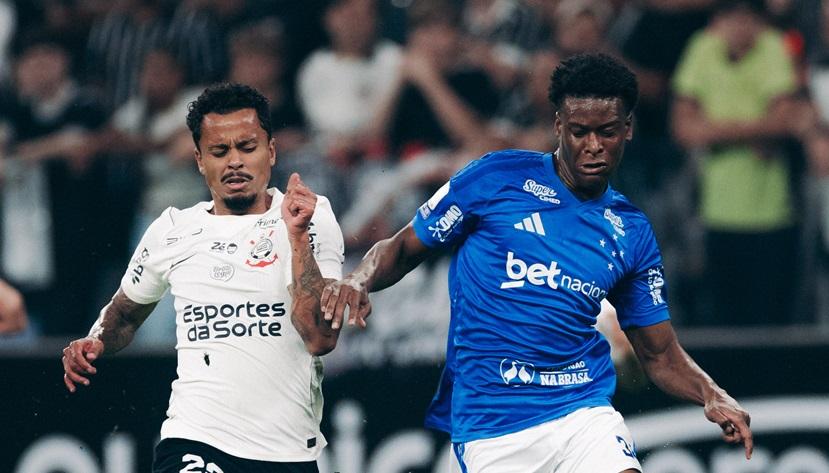 Cruzeiro joga bem e vence Corinthians em confronto direto na Neo Química Arena