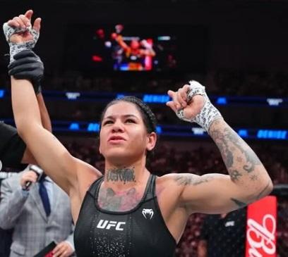 Denise Gomes brilhou no UFC Xangai