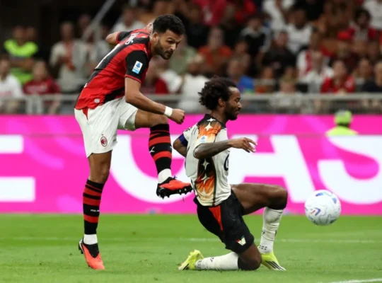 Milan vence Venezia.