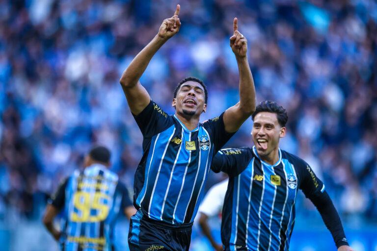 Grêmio busca virada sobre o São Paulo e volta a vencer no Brasileirão