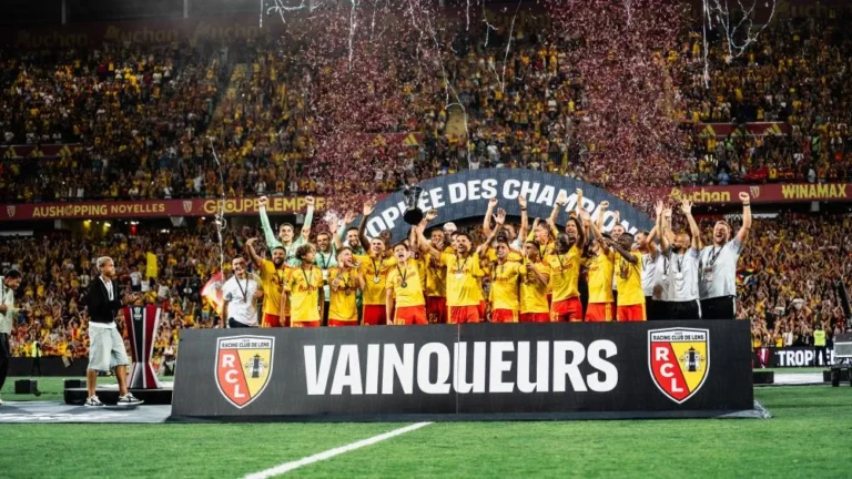 Lens desafia a hegemonia do PSG e escreve uma das histórias mais improváveis do futebol francês