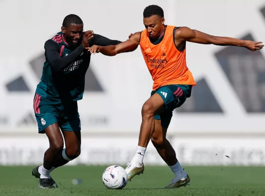 Mbappé, Rudiger, Real Madrid. Foto: Víctor Carretero/Real Madrid CF via site oficial.