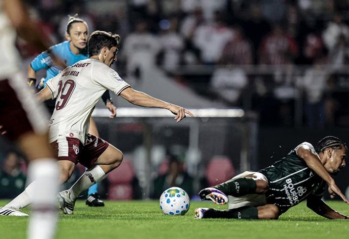 São Paulo decepciona de novo, empata com o Coritiba e amplia jejum no Brasileirão