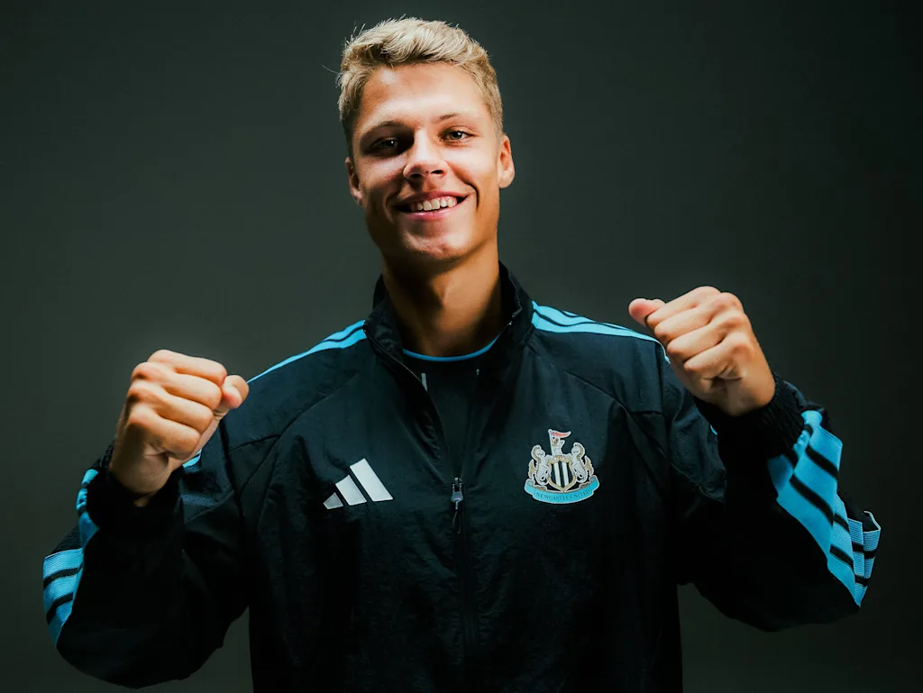 Sean Steur, Newcastle United, Premier League. Foto: Reprodução/Newcastle United via site oficial.
