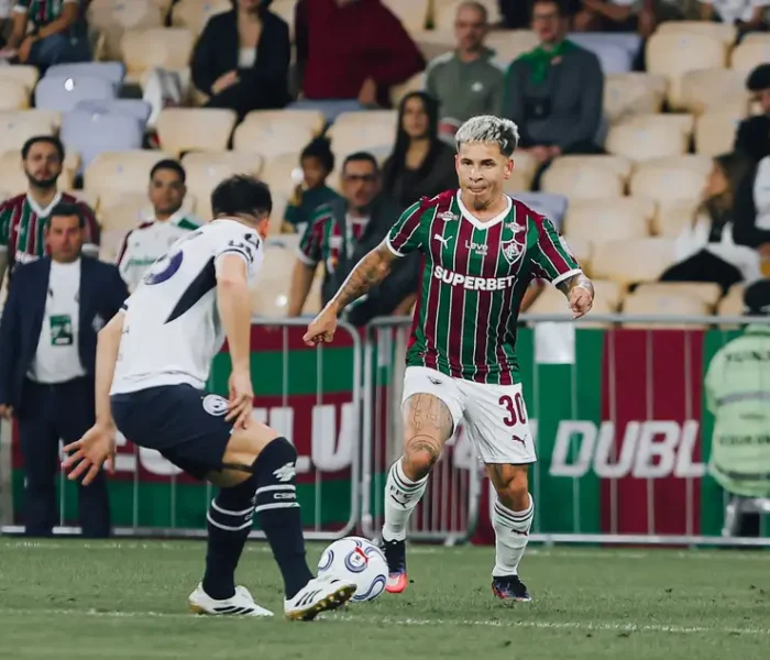 O jogador do Fluminense, Soteldo contra Rivadavia