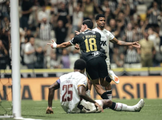 Thiago Borbas comemora gol do Atlético Mineiro sobre o Vitória pelo Brasileirão