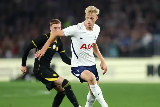 Tottenham Van Hecke