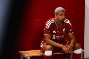 Liverpool resolve problemas defensivos com a chegada de Ronald Araújo? Confira