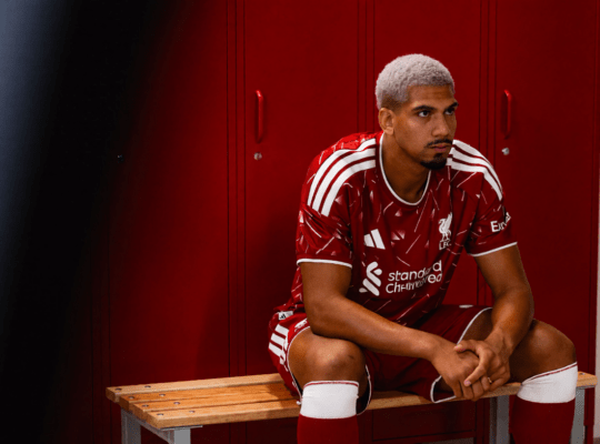 Ronald Araújo, Liverpool. Foto: Liverpool FC/Liverpool FC via Getty Images