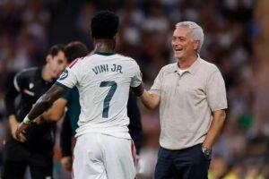 Vaias, gols e aplausos: como foi o retorno de Mourinho ao Bernabéu