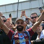 Salah saudado pela torcida do Trabzonspor