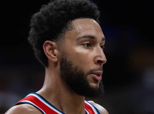 Simmons pode voltar.