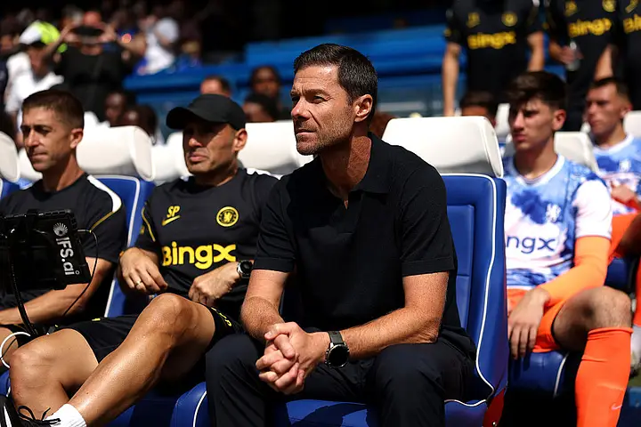 Xabi Alonso ganha boas notícias no Chelsea antes da estreia; veja 5 destaques