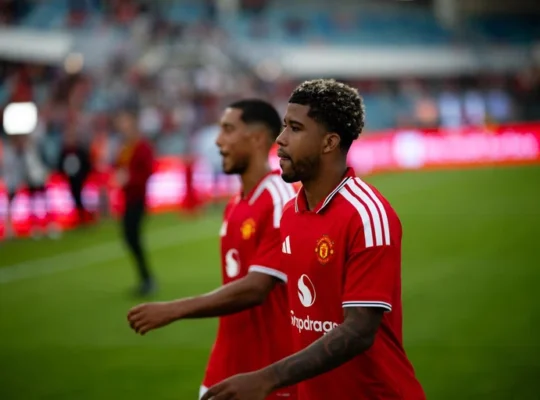 Andrey Santos, Manchester United. Foto: Reprodução/Manchester United via site oficial.