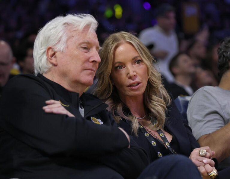 NBA: Los Angeles Lakers vivia situação estranha